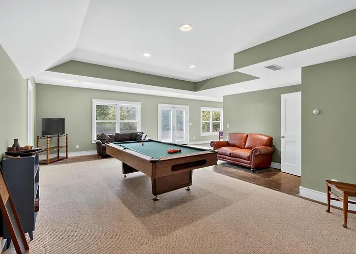 Secluded Woodland Retreat Near Starved Rock Park *