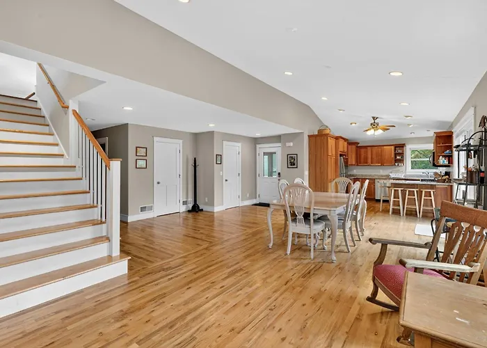 Secluded Woodland Retreat Near Starved Rock Park