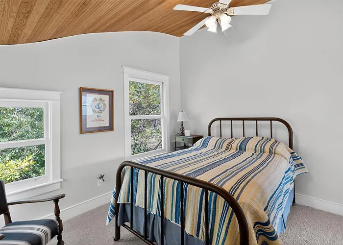 Ferienhaus Secluded Woodland Retreat Near Starved Rock Park